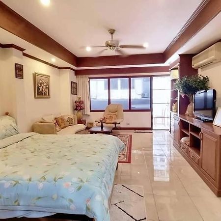 Yensabai Condotel 250 Metres To Walking Street Pattaya Exterior foto